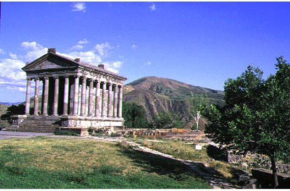 09 armenia tempio di Garni.jpg